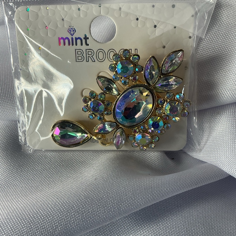 ⭐ Aurora Borealis Rhinestone Floral Brooch Iridescent Statement Pin